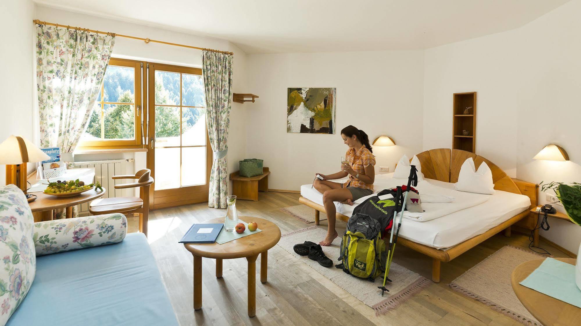 Taubers Bio Vitalhotel Kiens Eksteriør billede